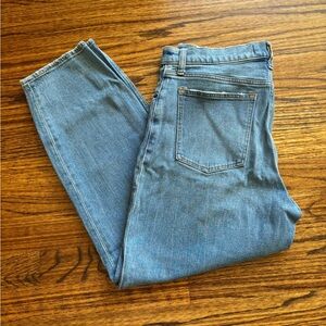 The High Rise Mom Jeans by Abercrombie & Fitch - Size 10